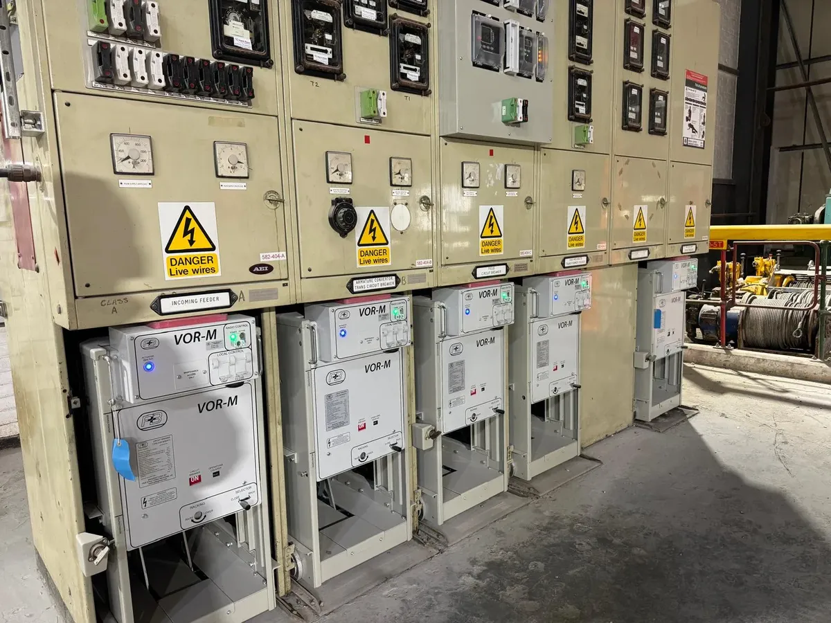 Vertical 11kv Circuit Breaker